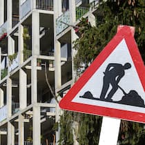 Darum geht es bei der Wohnungsinitiative Bautafel vor Wohnüberbauung in Genf