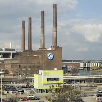 Wer will, kann mitklagen Blick vom IG-Metall Gebaeude in Wolfsburg auf das Volkswagenwerk am 08.03.2016. ..The Volkswagen factory in Wolfsburg, Germany on the 08th of March 2016...*** veroeffentlicht in DIE ZEIT am 07.04.2016*** bis 07.07.2016 bitte folgenden Credit verwenden: Kristoffer Finn//Die Zeit/laif *** (KEYSTONE/LAIF/Kristoffer Finn)