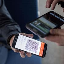 16-Jähriger wehrt sich gegen SBB-Busse – und deckt Softwarefehler auf Billetkontrolle mit Handys - Benjamin Kunz wird im Zug gebüsst, obwohl er sein Zonenabo aktiviert hatte. Das lässt der Informatiklehrling nicht einfach auf sich sitzen