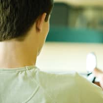 Dank Spenden keine Schulden mit 18 Sitzender Teenager