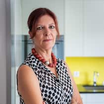 Jetzt sollen Kunden von Forster-Küchen plötzlich doppelt zahlen Katrin Bänziger in ihrer Küche; Rätselhafte Rechnungen Forster-Küchen: Jetzt sollen Kunden plötzlich doppelt zahlen Zwei Kunden des Thurgauer Küchenbauers Forster Swiss Home AG zahlen je 19’000 Franken für eine neue Küche. Statt der Montage erleben sie ihr blaues Wunder.