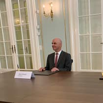 Prozentrechnen mit Alain Berset Bundesrat Alain Berset und Migros-Chef Fabrice Zumbrunnen an Pressekonferenz