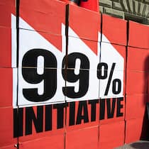 Darum geht es bei der 99-Prozent-Initiative Schachteln mit Unterschriften bei der Einreichung der 99-Prozent-Initiative, am Dienstag, 2. April 2019 in Bern