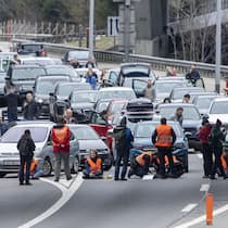 Wie die Klimaaktivisten den Freispruch aufnehmen Eine Strassenblockade von Renovate Switzerland