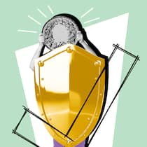 Diese Versicherungen können Sie sich sparen Ein Mensch mit Münzkopf und Schutzschild vor einem Haken und weiss-grünem Hintergrund. Wie man bei Versicherungen sparen kann.