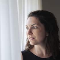 Sie kämpft gegen falsche Schuldgefühle und die Justiz Porträt von Saskia Leber - Saskia Leber, 38, erlebte sexualisierte Gewalt. Sie setzt sich öffentlich zur Wehr, um ein Zeichen zu setzen. Denn Opfer sollen sich nicht rechtfertigen müssen für das, was ihnen angetan wurde