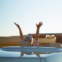 Erst mit 75 zum Arzt Älteres Paar.