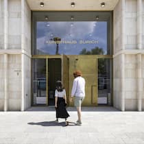 Jetzt akzeptiert auch das Kunsthaus Zürich kein Bargeld mehr Besucher beim Kunsthaus Zuerich Chipperfield-Erweiterungsbau am Heimplatz, aufgenommen am Donnerstag, 6. Juni 2024 in Zuerich. (KEYSTONE/Michael Buholzer).
SCHWEIZ KUNSTHAUS ZUERICH