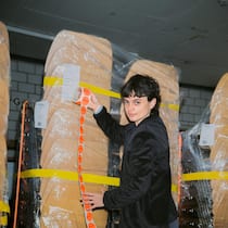 Sie schenkt alten Toiletten ein zweites Leben Janine Umiker, Bauteiljägerin, fotografiert für Bobachter EXTRA Renovieren 19/26 ©Tom Huber