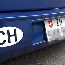 Der «CH»-Kleber soll auf die Autonummer Heck mit CH Kleber und Kontrollschild