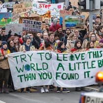 Streikt mit, ihr Eltern! Kinder demonstrieren für Klimaschutz