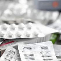 «Langfristig wirkt Psychotherapie besser als Medikamente» Tablettenpackungen