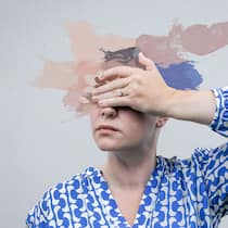 Versicherung will Frau zwingen, Medikamente zu nehmen Symbolbild Depression: Krank im Job Medikamente: Dürfen Versicherungen bestimmen? Versicherungen wollen immer mehr mitreden bei der Behandlung. Der Beobachter erklärt, wie sich Betroffene wehren können.
