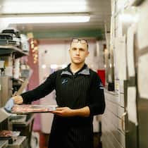 Wie drei Junge den Weg aus der Sackgasse finden Florian H. , 21, Metzger-Lehrling