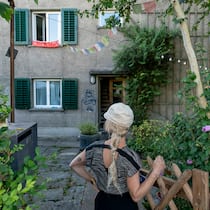 Die Vertreibung aus dem Paradies Yvonne Kunz vor ihrem einstigen Zuhause - Der Schweizer Wohnungsmarkt spielt verrückt. Das zeigt sich beispielhaft im Zürcher Blüemliquartier. Ein Besuch bei Gewinnern und Verlierern