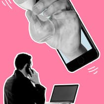 Stundenlanges Warten auf die Telefon-Ärztin Collage mit Handy, Sanduhr und Mann am Telefon - Zwei Firmen dominieren den Telemedizin-Markt. Kontrolliert werden sie fast gar nicht. Die Folge: Betroffene wie Tim Rutz warten stundenlang, bis sie Hilfe bekommen