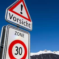 Graubünden drückt bei Tempo 30 aufs Gas Im Kanton Graubünden wird in vielen Orten Tempo 30 eingeführt: Temposchild in Klosters.