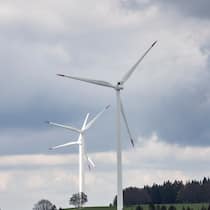 Gemeinden, die beflügeln Windkraftanlagen auf dem Mont-Crosin, in St-Imier, Jura: Energiewende: Windkraft, Wasserkraft, Solarenergie – diese Dörfer sagen Ja