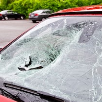 Wer bezahlt den Schaden am Auto? Autoversicherung Schadenübernahme