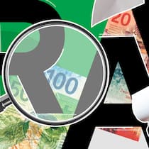 10 Fehler, die Sie beim RAV Geld kosten Auf einem Hintergrund zieren diverse Schweizer Banknoten. Im Vordergrund steht in gross das Wort «RAV», welches für die Regionalen Arbeitsvermittlungszentren in der Schweiz steht. Wer als arbeitslose Person dort angemeldet ist, muss gewisse Regeln einhalten. Werden diese gebrochen – egal ob bewusst oder unbewusst – werden Einstelltage als Kürzungen zum Arbeitslosengeld verhängt. So vermeiden Stellensuchende eine solche Strafmassnahme.