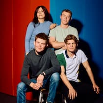 «Keine Frage: Wer tauglich ist, soll ins Militär» Die vier Jungen im Porträt - Die Welt ist unsicher geworden, Europa rüstet auf. Mit welchem Gefühl gehen junge Menschen heute ins Militär? Eine Diskussion über Bedrohungslage, Neutralität und Kriegsbereitschaft