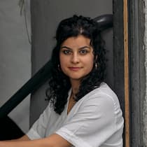 Na los, küsst euch! Porträt von Désirée Wenger - Bei intimen Szenen sind Schauspielerinnen und Schauspieler oft auf sich allein gestellt. Intimitätskoordinatorinnen wie Désirée Wenger wollen das ändern