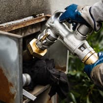 Diesen Bonus bekommen alle – aber niemand merkts Heizöl wird geliefert: CO₂-Abgabe: Rückverteilung an die Bevölkerung – so funktionierts; Die CO₂-Abgabe bringt uns jeden Monat Geld. Warum sie trotzdem unbeliebt ist – und was Bundesbern jetzt tut.