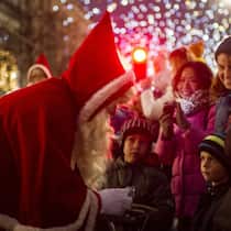 Gib mer Nuss und Bire – aber nicht mehr Samichlaus mit Kindern