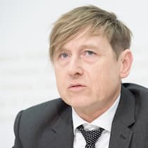 Preisüberwacher deckt Abzocke in Spitälern auf Preisüberwacher Stefan Meierhans; Knieprothesen und Herzschrittmacher Preisüberwacher deckt Abzocke in Spitälern auf Grosse Preisunterschiede und mangelnde Transparenz: Der Preisüberwacher kritisiert den Prothesen- und Implantate-Markt als Treiber der Gesundheitskosten.