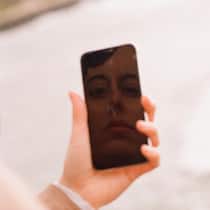 Ein Jahr Wartezeit beim Psychiater – jetzt soll KI die Krise lösen Julia Ishac / Connected Archives