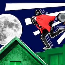 So schützen Sie Ihr Zuhause vor Einbrechern Ein maskierter Einbrecher mit Sack auf dem Rücken rennt über Hausdächer. Wie Sie sich vor Einbrechern schützen können.