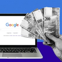 Knebelvertrag für mehr Sichtbarkeit auf Google Collage mit einem Computer und einer Hand voller Geldnoten symbolisiert Internet-Dienste