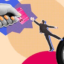 Führerschein einkassiert – und nun? Ein Mann greift nach einem Fahrausweis in einer übergrossen Hand über ihm. Sechs Fakten zum Ausweisentzug