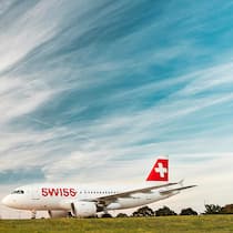 Schweizer klagen mit Vorteil in der EU Swiss-Flugzeug auf dem Flughafen