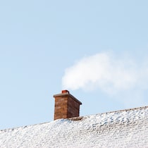 Wegen Klimaschutz mehr Dreck in der Luft Rauch aus Kamin