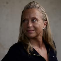 Nicole Dills Kampf ist noch nicht vorbei Nicole Dill war Opfer eines brutalen Mord-Versuchs durch ihren ehemaligen Partner. Was sie damals nicht wusste: Er hatte bereits eine Frau ermordet. Die Behörden warnten sie nicht. Fotografiert in Meggen, Luzern auf einer Wiese in der Nähe ihrer Pr…