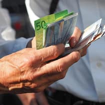 Grosse Geschenke erhalten die Freundschaft Geld zählen