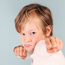 «Man darf Kindern nicht den Glauben geben, das Leben sei nur einfach» Kind in Angriffspose