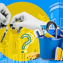 So verläuft die Wohnungsübergabe problemlos Zwei Hände, die einen Wohnungsschlüssel übergeben, daneben ein Putzeimer vor einer Hausfassade - Was Sie vor einer Wohnungsübergabe wissen sollten und welche Rechte Mieterinnen und Mieter in der Schweiz haben.