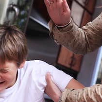 «Gewalt ist dann verboten. Jegliche Gewalt. Punkt.» Kind wird geschlagen