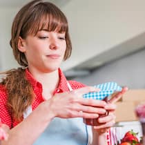 Zu Hause nebenbei Geld verdienen – was gilt? Selber Konfitüre herstellen