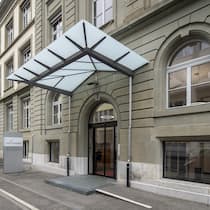 Illegal Medikamente gehandelt – 70’000 Franken Busse Man konnte keine Person eruieren, die den illegalen Medikamentenhandel angeordnet habe: Swissmedic in Bern