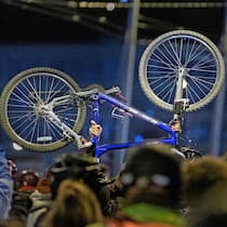 Freie Fahrt fürs Velo Teilnehmer mit Velo auf der während der Critical-Mass-Velofahrt in Zürich, am Freitag 28. Februar 2020