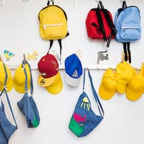 Zu Besuch bei den etwas anderen Kindern Garderobe