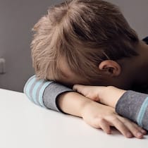 Kinder – von der Justiz benachteiligt Trauriges Kind