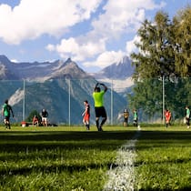Die schrägste WM der Welt Schlusspfiff vom Fussballmatch FC Unterbaech gegen FC Zermatt 2 der Bergdorfmeisterschaft, in Unterbaech, Wallis, am Sonntag, 28. August 2022. (Foto: Dominic Steinmann)