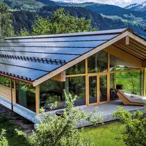 So klappts mit der Energiewende auf dem eigenen Dach Haus-Familie Brunner Waltensburg 24.05.2020 Architekt: Bearth-Deplazes