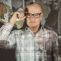 «Krieg ist grausam. Das müssen Bilder zeigen» Tomas Kadlcik fasst sich an die Brille