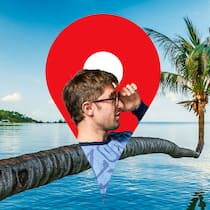 Die Welt ist nicht genug Palme über Wasser mit blauem Himmel mit Google Maps Pin, in dem Beobachter-Redaktor Daniel Faulhaber zu sehen ist. Reisen hat sich verändert. Auch deshalb, weil wir im Internet schon alles gesehen haben. Wie es unserem Autor ergangen ist in dieser Erlebniskernschmelze zwischen Online und Offline.