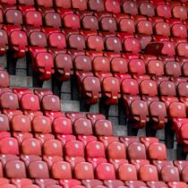 Ticket bezahlt, kein Geld zurück Leeres Fussballstadion: Fussball, Fans und Gewalt: Sektor gesperrt – gibt es Geld zurück?